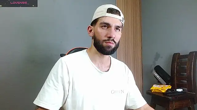 Snapshot of Mr_WhiteCock chatting on October 2025 11:50:01 PM Mr WhiteCock online show from October 2025 11:50:01 PM