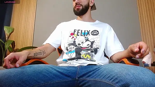 Snapshot of Mr_WhiteCock chatting on October 2025 12:11:01 AM Mr WhiteCock online show from October 2025 12:11:01 AM