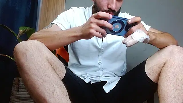 Snapshot of Mr_WhiteCock chatting on October 2025 10:36:01 PM Mr WhiteCock online show from October 2025 10:36:01 PM