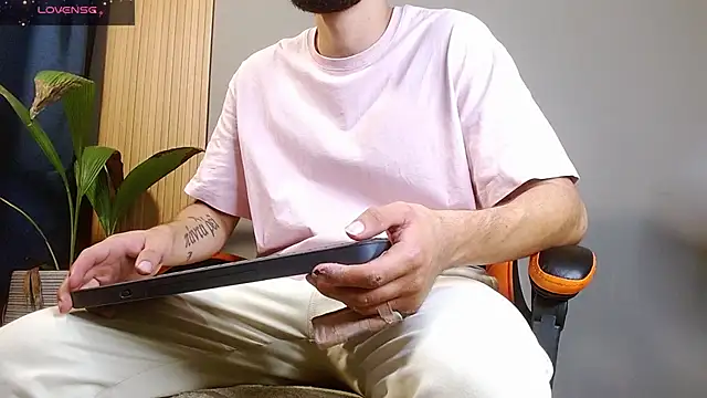 Snapshot of Mr_WhiteCock chatting on October 2025 11:50:04 PM Mr WhiteCock online show from October 2025 11:50:04 PM