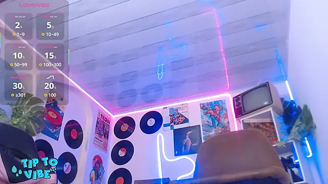 tamarafoxy  online show from September 2025 01:04:01 PM