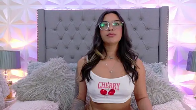 sarah salis  online show from December 2024 12:21:02 AM