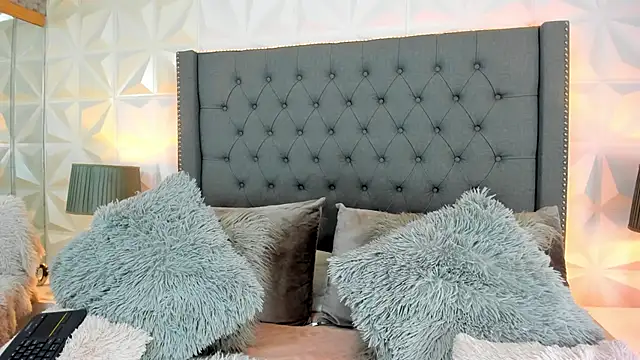 sarah salis  online show from January 2025 04:41:01 PM