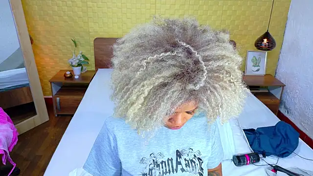 Squirter pussybomb online show from December 2024 02:42:02 AM