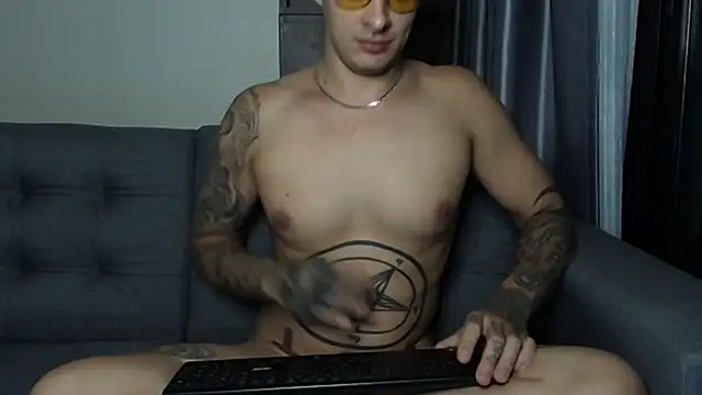 Snapshot of baphomet_from_ice chatting on February 2025 09:47:02 PM baphomet from ice online show from February 2025 09:47:02 PM