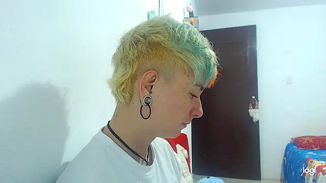 tomboyblue online show from December 2024 02:09:02 AM