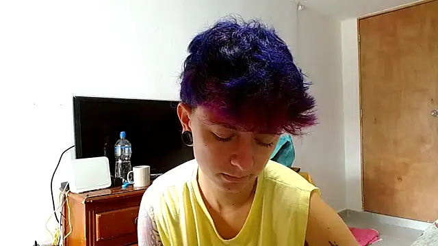 Snapshot of tomboyblue chatting on May 2026 05:40:02 PM tomboyblue online show from May 2026 05:40:02 PM