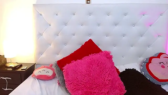 Snapshot of queenie_star chatting on December 2024 12:12:01 AM queenie star online show from December 2024 12:12:01 AM