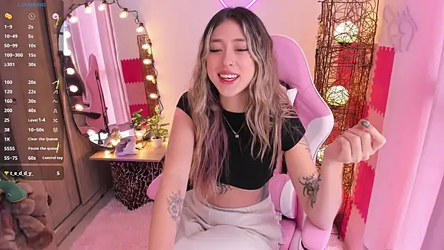 Snapshot of violet_ch chatting on January 2025 04:16:01 PM violet ch online show from January 2025 04:16:01 PM