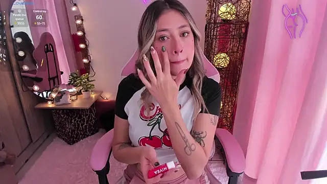 Snapshot of violet_ch chatting on January 2025 05:17:01 PM violet ch online show from January 2025 05:17:01 PM