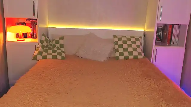 Leaaaaaaaaa online show from February 2025 05:35:01 PM