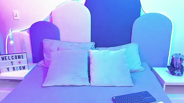 Snapshot of SophieGomez22 chatting on February 2025 01:11:02 PM SophieGomez22 online show from February 2025 01:11:02 PM