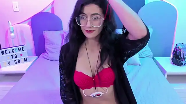 Snapshot of SophieGomez22 chatting on February 2025 02:32:02 PM SophieGomez22 online show from February 2025 02:32:02 PM