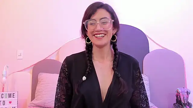 Snapshot of SophieGomez22 chatting on February 2025 02:13:02 PM SophieGomez22 online show from February 2025 02:13:02 PM