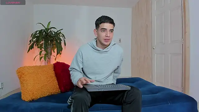 Snapshot of Ares_Johnson chatting on November 2025 03:13:02 PM Ares Johnson online show from November 2025 03:13:02 PM