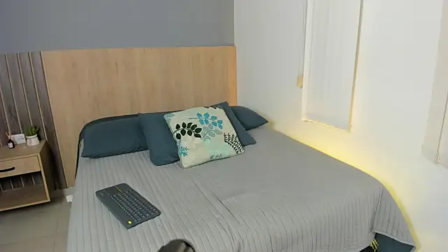 rebeca cortez  online show from October 2025 08:09:02 PM