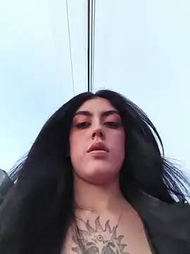 Snapshot of Mazikeen-- chatting on November 2025 10:43:02 PM Mazikeen-- online show from November 2025 10:43:02 PM