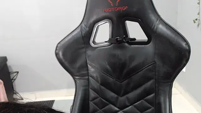 Snapshot of Livia_Diaz chatting on November 2025 02:21:01 AM Livia Diaz online show from November 2025 02:21:01 AM