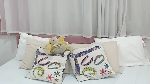 Snapshot of LexiiBloom chatting on February 2025 02:55:02 PM LexiiBloom online show from February 2025 02:55:02 PM