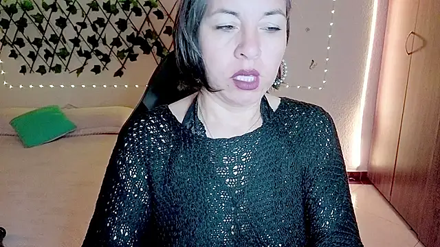 Lady breaks hearts online show from December 2025 11:05:01 AM