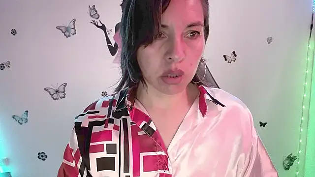 Lady breaks hearts online show from March 2026 01:04:02 PM