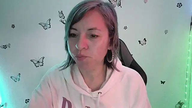 Lady breaks hearts online show from March 2026 01:14:01 PM