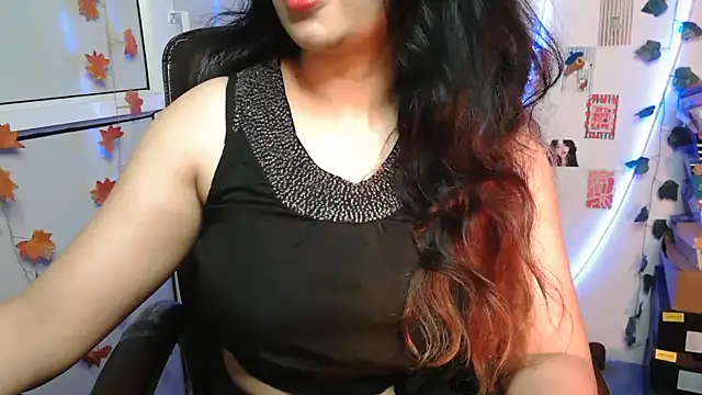 Snapshot of urvashihott chatting on July 2026 05:27:01 PM urvashihott online show from July 2026 05:27:01 PM