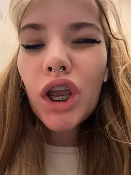 Snapshot of Holy_Tereza chatting on December 2024 03:44:02 PM Holy Tereza online show from December 2024 03:44:02 PM