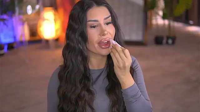 EvaZane online show from January 2025 11:06:01 AM