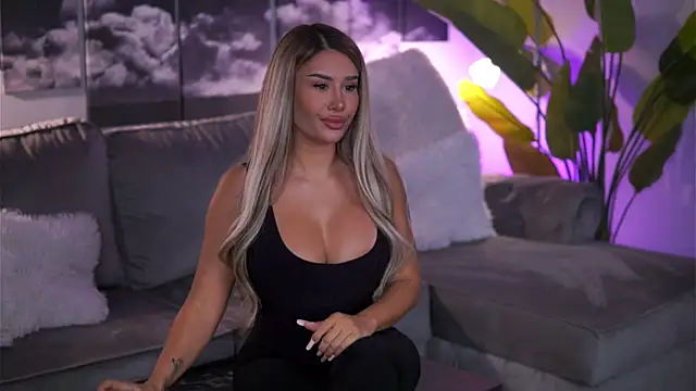 EvaZane online show from November 2025 08:19:01 PM