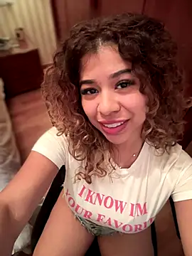 LEONCITA  online show from December 2025 05:18:02 PM