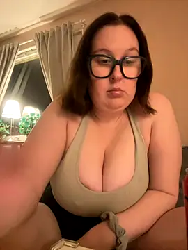 Snapshot of Misssmilf chatting on October 2025 05:31:02 PM Misssmilf online show from October 2025 05:31:02 PM