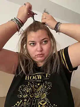 AllysonK online show from December 2024 10:04:02 AM