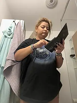 AllysonK online show from February 2025 10:51:01 AM