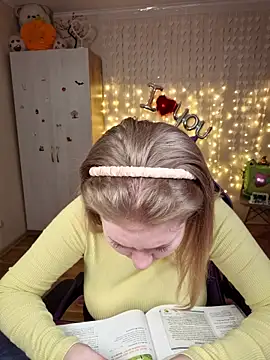 D0nna  online show from March 2026 09:53:02 PM