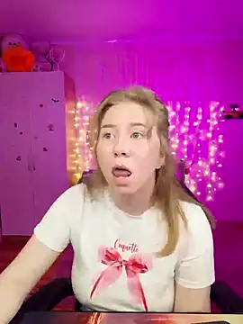 D0nna  online show from April 2026 05:45:02 PM