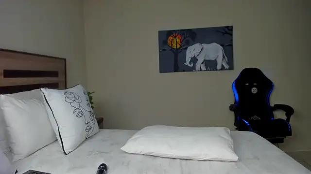 Renee-18 online show from September 2025 03:52:02 AM