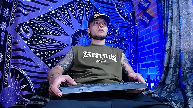 Snapshot of Dicaprioo_ chatting on October 2025 09:23:01 PM Dicaprioo online show from October 2025 09:23:01 PM