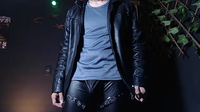 Snapshot of Dicaprioo_ chatting on October 2025 10:43:02 PM Dicaprioo online show from October 2025 10:43:02 PM