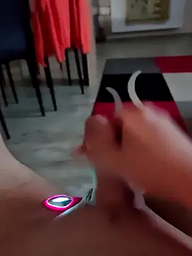 Szeltolo001 online show from April 2026 01:47:01 AM