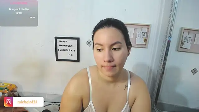 Mia  reys online show from November 2025 11:36:02 AM