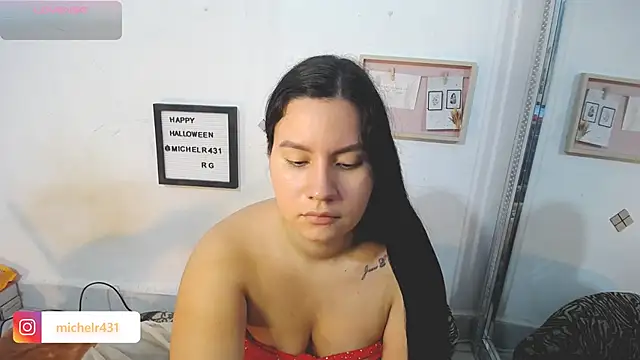 Mia  reys online show from November 2025 12:07:01 PM