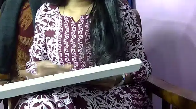 momo lov online show from January 2025 11:21:02 AM