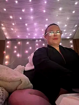 Snapshot of GinAnnTonic chatting on December 2024 03:33:02 PM GinAnnTonic online show from December 2024 03:33:02 PM