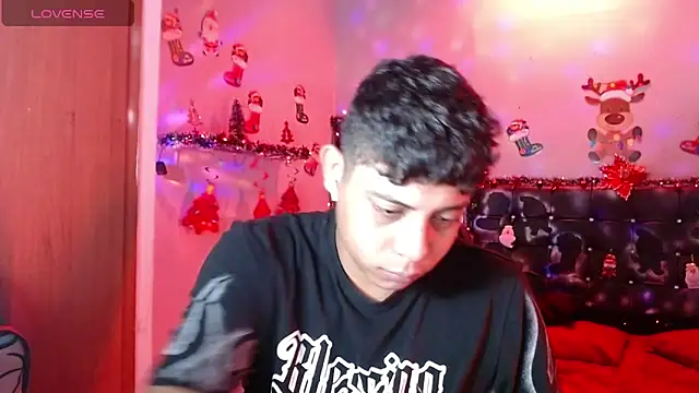 Snapshot of Wiiliam_20 chatting on December 2024 02:13:02 PM Wiiliam 20 online show from December 2024 02:13:02 PM