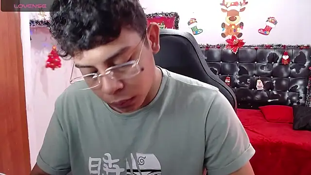 Snapshot of Wiiliam_20 chatting on December 2024 02:17:02 PM Wiiliam 20 online show from December 2024 02:17:02 PM