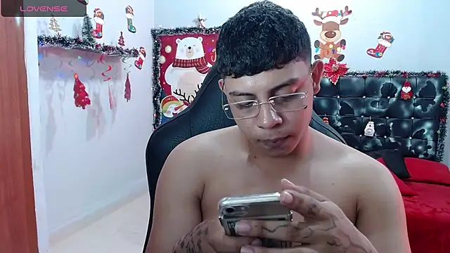 Snapshot of Wiiliam_20 chatting on December 2024 06:55:02 PM Wiiliam 20 online show from December 2024 06:55:02 PM