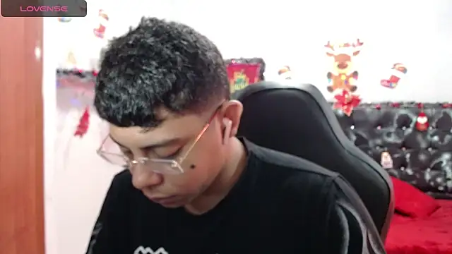 Snapshot of Wiiliam_20 chatting on December 2024 01:28:02 PM Wiiliam 20 online show from December 2024 01:28:02 PM