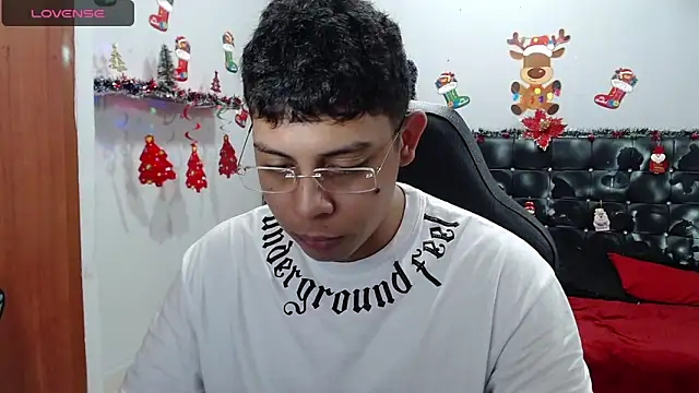 Snapshot of Wiiliam_20 chatting on December 2024 03:46:02 PM Wiiliam 20 online show from December 2024 03:46:02 PM