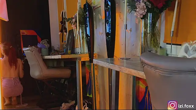 izi-fox online show from November 2025 04:06:02 PM